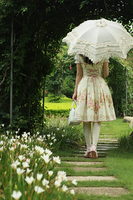 一段关于洋装与少女的美好日子……