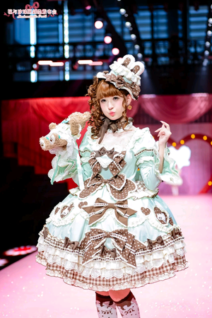 (不知道花匣会配什么限定词的)蝴蝶结小兔