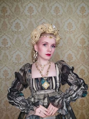 "Balzo" headdress