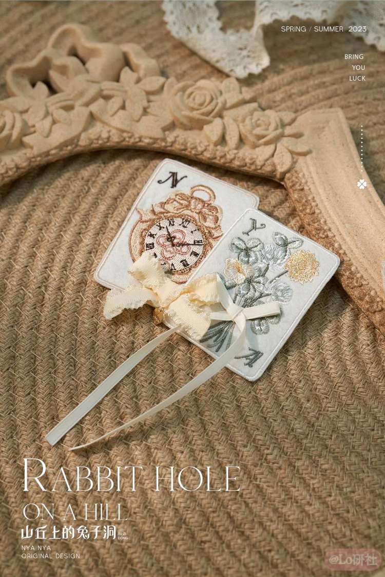 山丘上的兔子洞2.0 两用扑克胸针